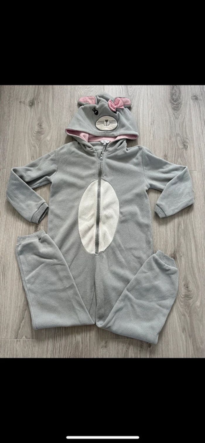 pyjama 1 pièce avec capuche taille 7/8 ans