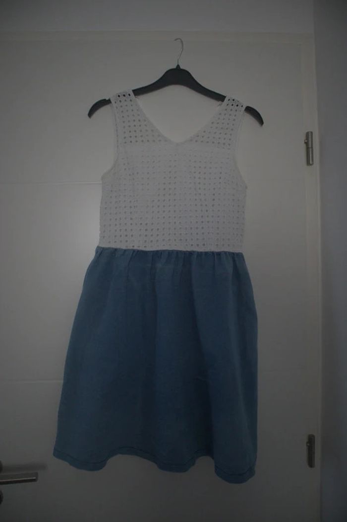 Robe bleue et blanche, taille L