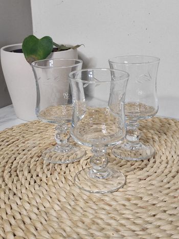 Petits verres en cristal ciselés