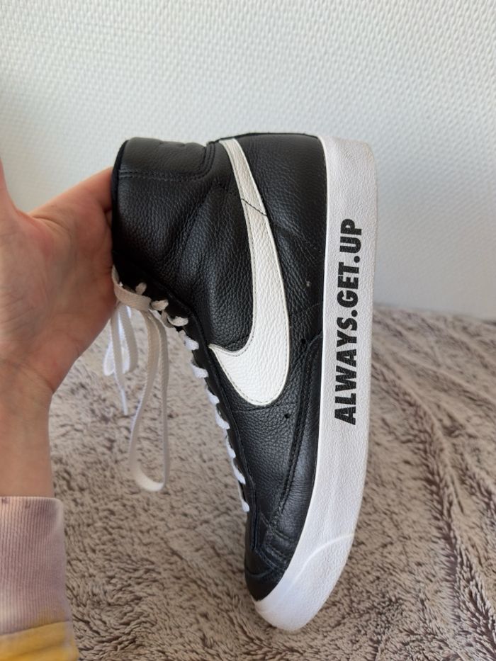 Basket modèle Blazer noir et blanc pointure 43 - Nike - photo numéro 18