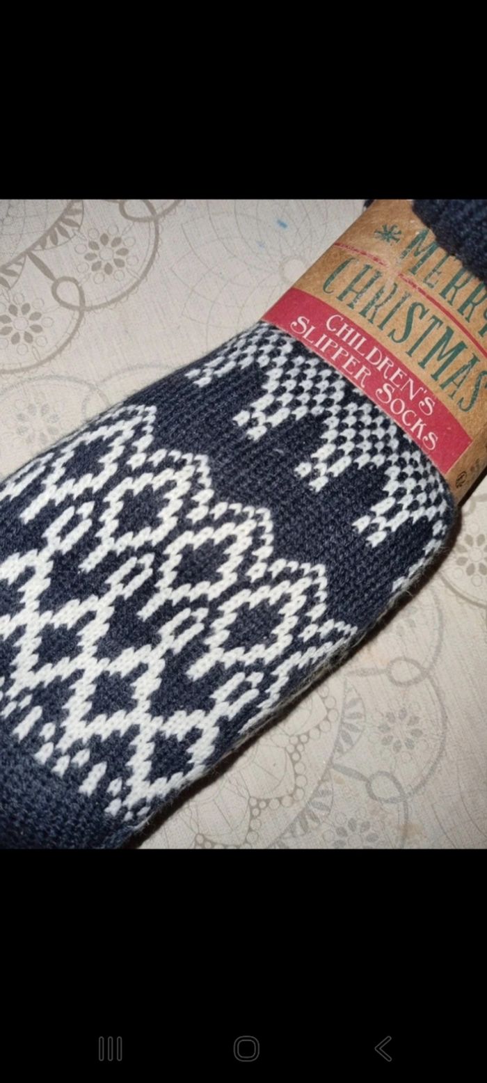 chaussons / chaussettes fourrées anti dérapants Taille 31 / 34 🎁  neuf  🎁 également dispo taille 27 / 30 🎁 garçon/fille - photo numéro 3