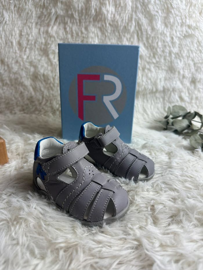 Paire de sandales grise Franco Romagnoli taille 18 - photo numéro 2