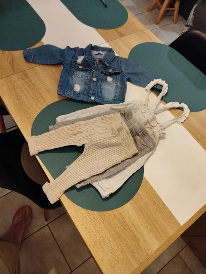 6 mois. Veste+ pantalons