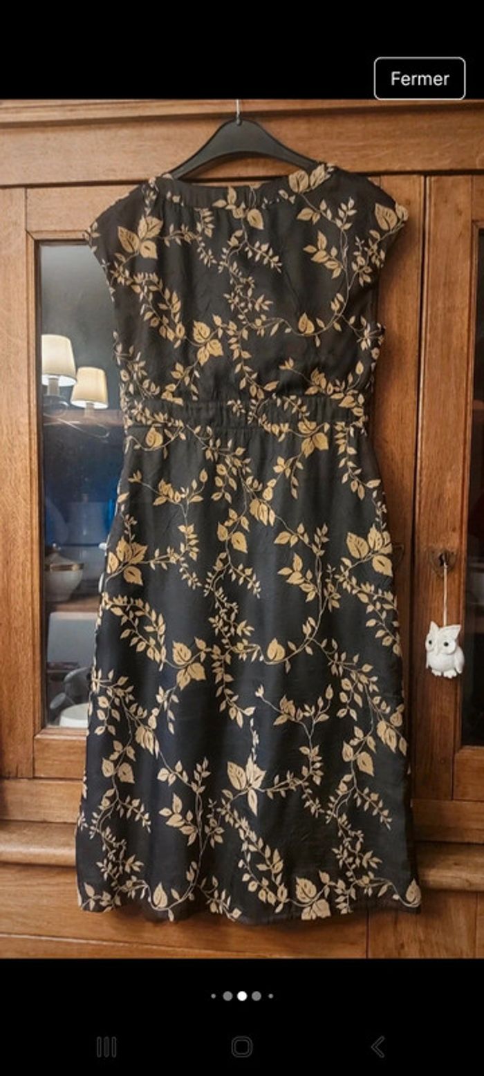 Jolie Robe Ap taille 38 fond noir dessin doré - photo numéro 5