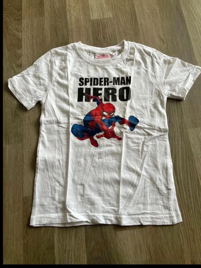 Tee shirt Disney spider man taille 8 ans