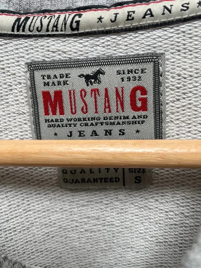 Mustang vintage V-neck grey sweater Mens Small car racing nascar - photo numéro 3