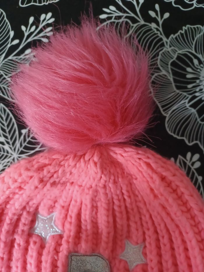 Bonnet rose avec lettre R - photo numéro 3