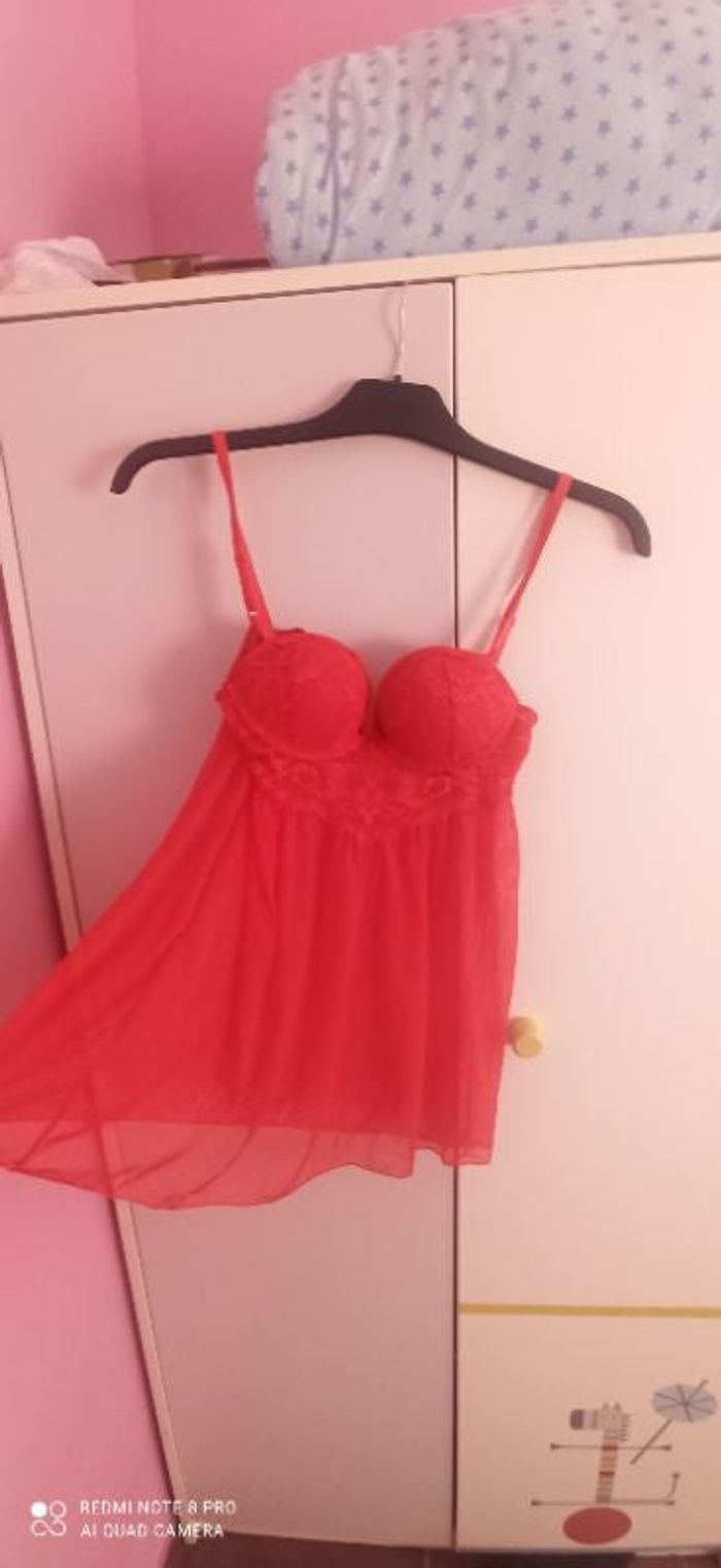 Nuisette rouge sexy