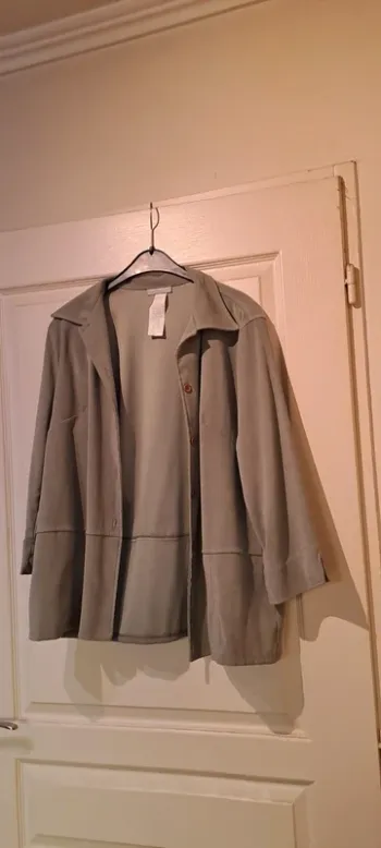 Veste kaki manches longues - Marque Pure&Simple - Taille 38 - Très bon état.