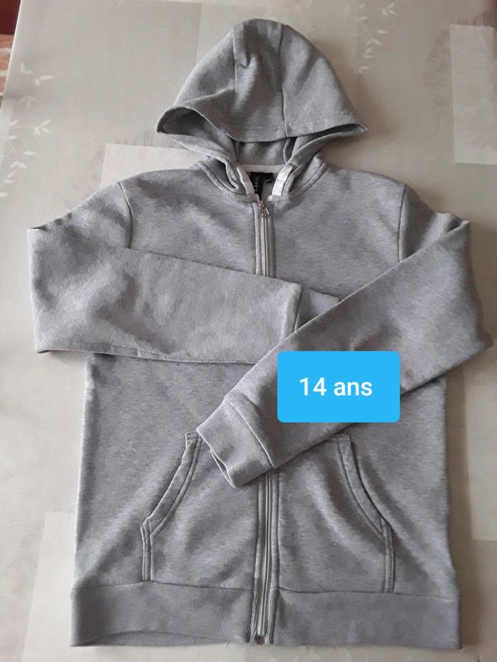 🔵 Sweat Gris en 14 ans 🔵