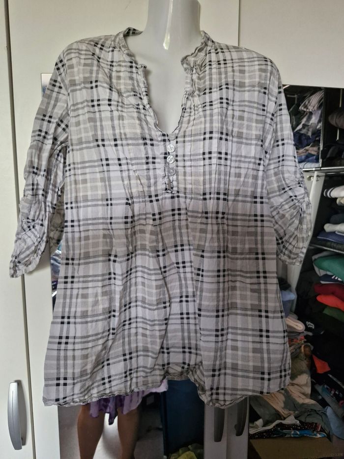 Jolie blouse style vichy col ouvert boutons - photo numéro 2