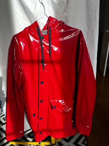 Impermeable rouge vernis petit bateau