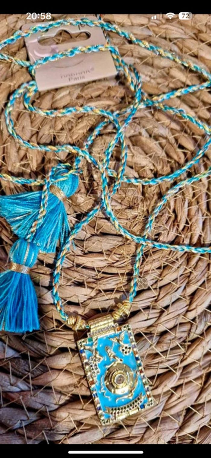 Sautoir cordons turquoise et or grigris à nouer pompons médaille carrée ange cristaux Habaha Paris - photo numéro 4