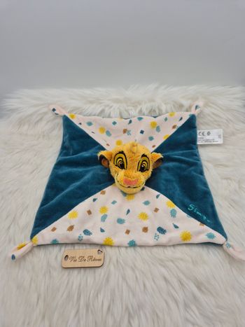 Doudou Plat Carré Simba Le Roi Lion Disney feuilles soleil