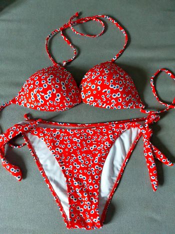 Bikini rouge fleuri – Taille 40 – Neuf avec étiquette