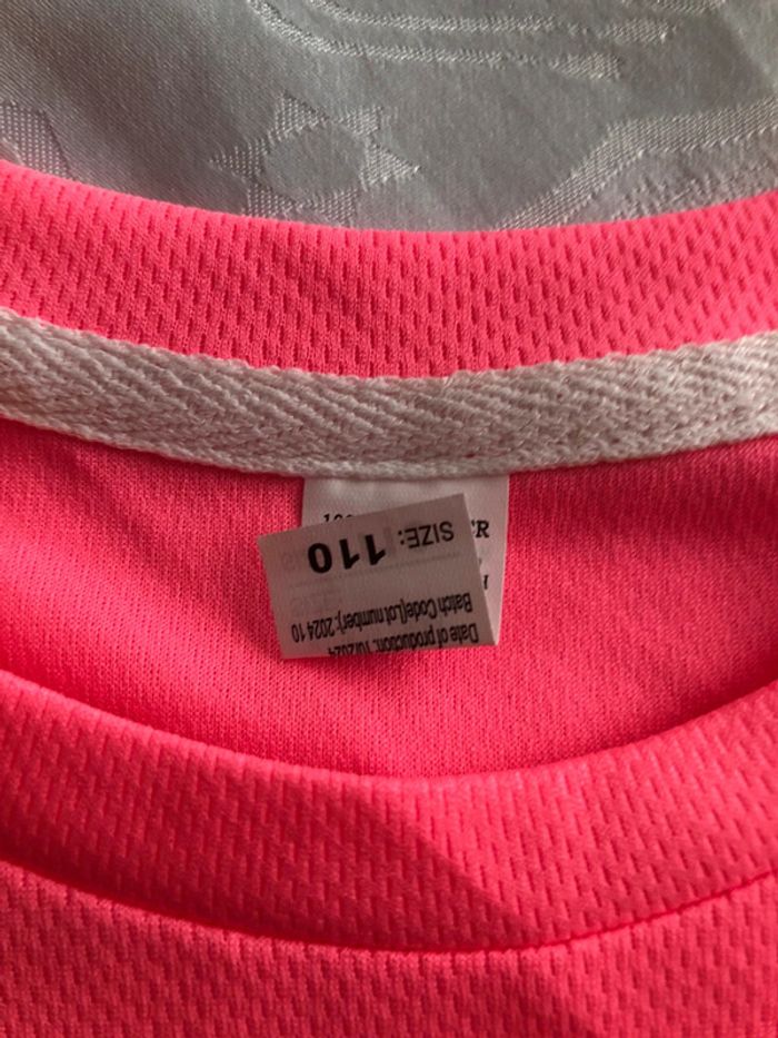 Tee shirt respirant neuf 4/5 ans - photo numéro 3
