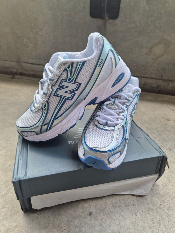 New balance 740