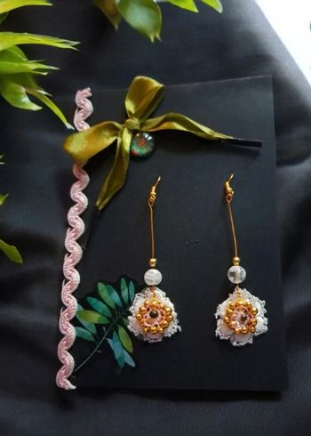 Boucles d'oreilles pendante broderie fleur