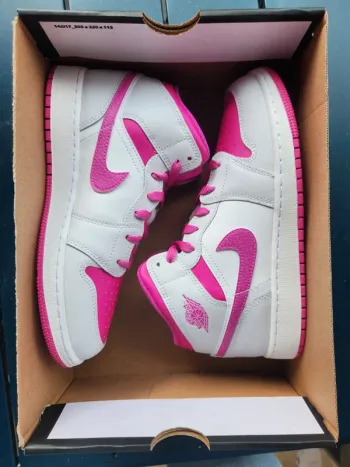 Air jordan 1 mid Taille 39 neuves femme blanc rose fuchsia