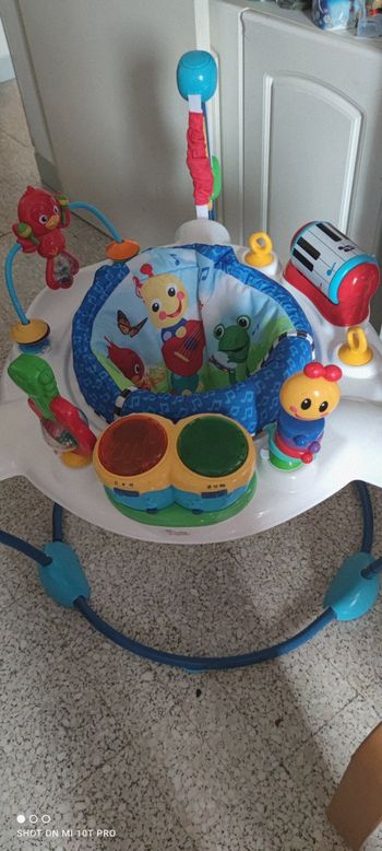 Air baby Einstein à rebonds.