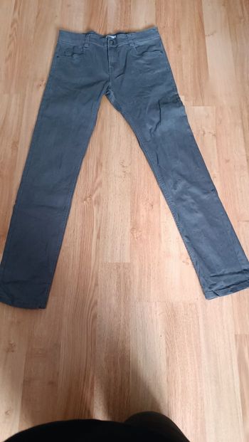 Lot de trois jeans taille 16 ans garçon