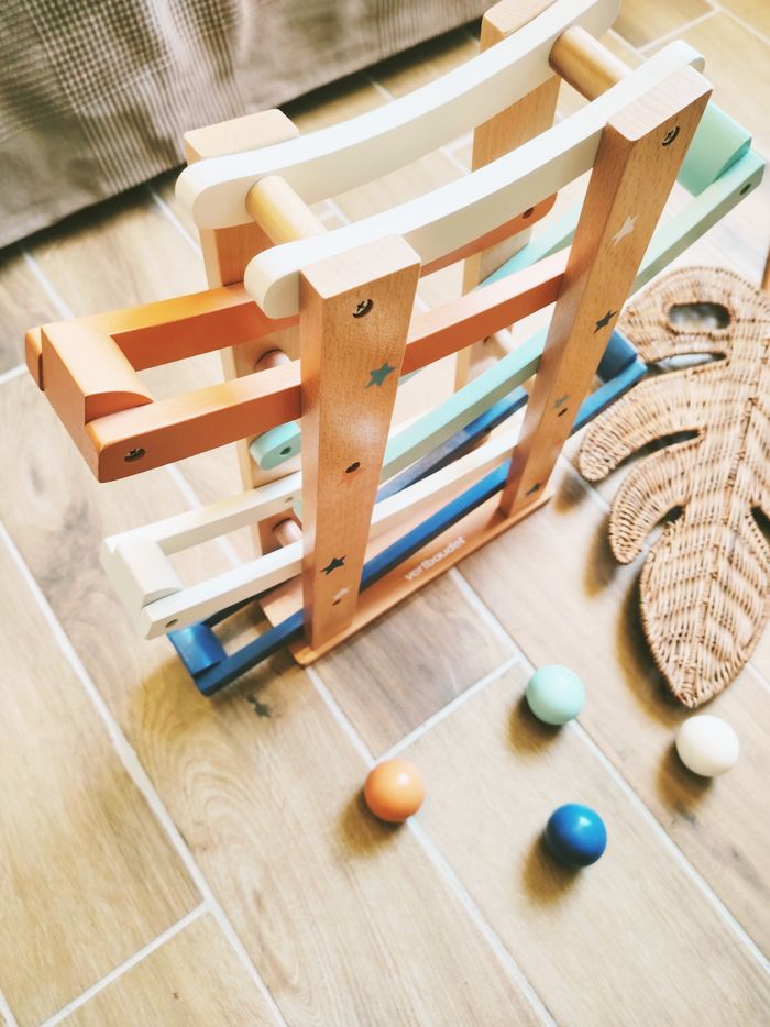 🚗Grand Toboggan/ descendeur rampe avec 4 boules en bois marque Vertbaudet - photo numéro 4