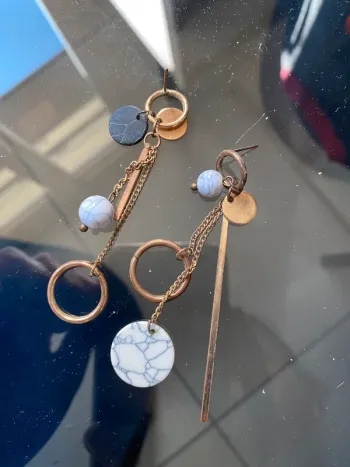 Boucles d'oreilles dorés pendantes