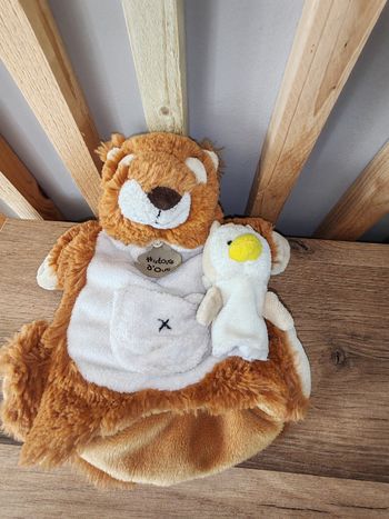 Marionnette écureuil avec bébé pingouin