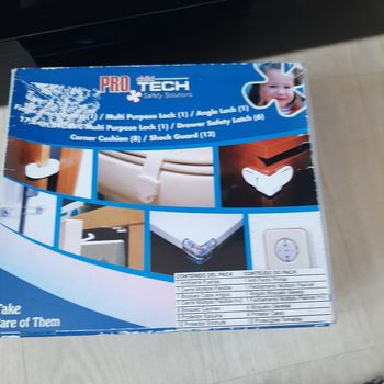 Cache prise coin  table ect