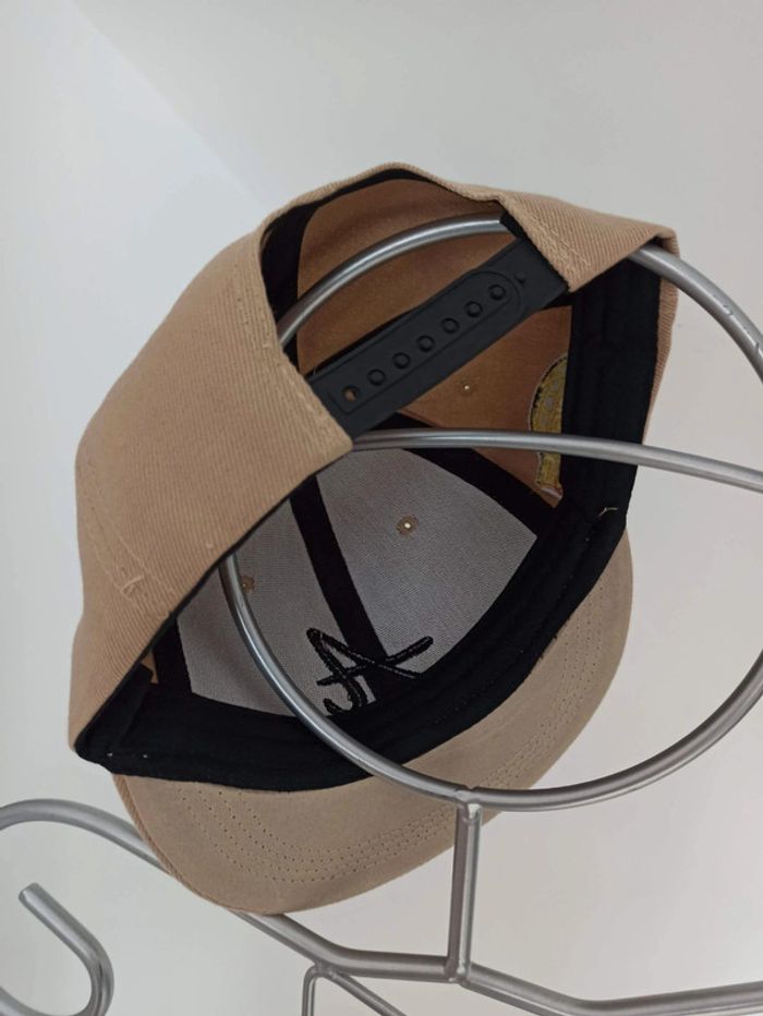 Casquette avec la lettre A - photo numéro 4