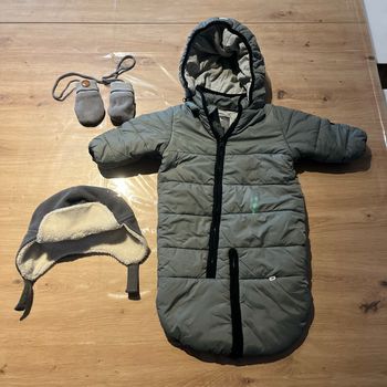 Combipilote grise taille 0-6 mois avec bonnet et gants