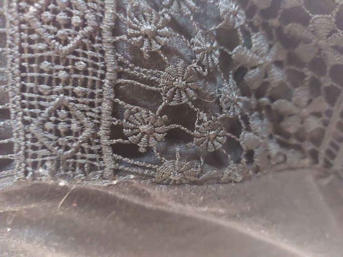 Top sans manches Stradivarius noir dentelle taille M - photo numéro 2