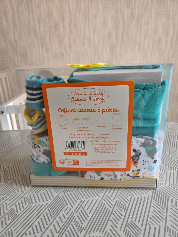 Coffret naissance 5 pièces turquoise neuf - photo numéro 2
