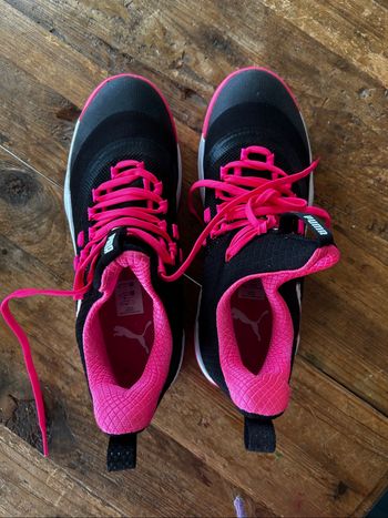 À vendre paire de basket indoor taille 40