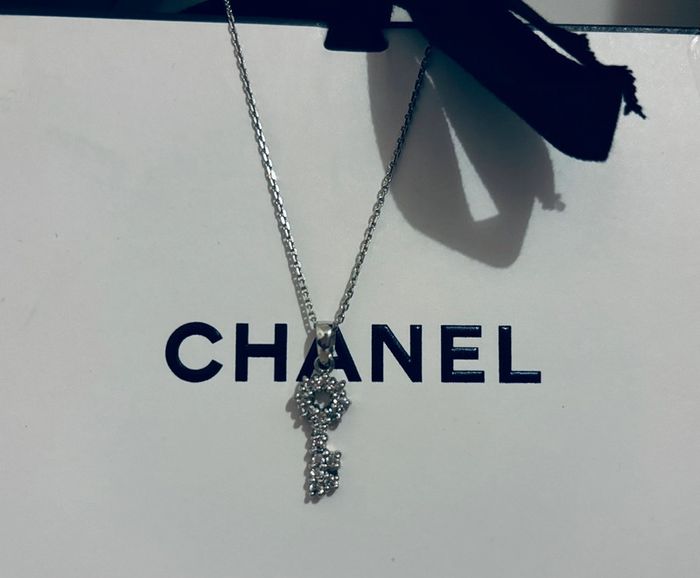 Magnifique collier argent avec pendentif clef cristal
