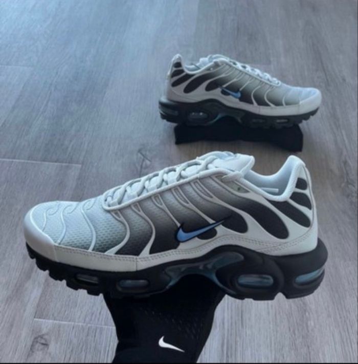 Nike tn gris noir bleu 40