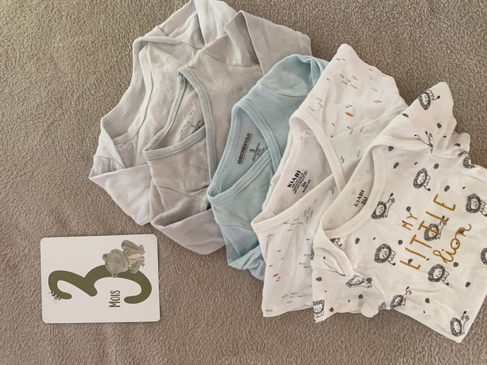 Lot de 5 bodies – 3 mois