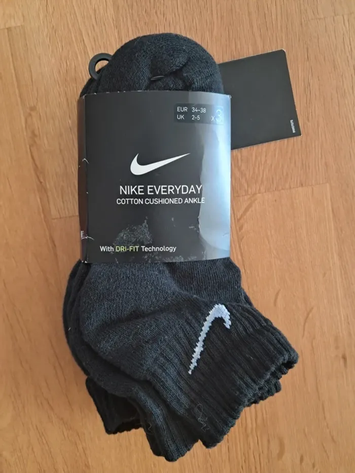 Chaussettes Nike puma 35/38 neuves - photo numéro 4