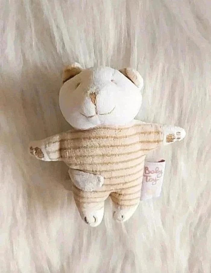 Petite peluche doudou nounours pour bébé
