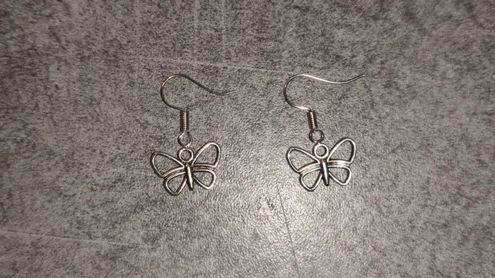 Boucles d'oreilles pendantes fantaisie métal argenté papillons