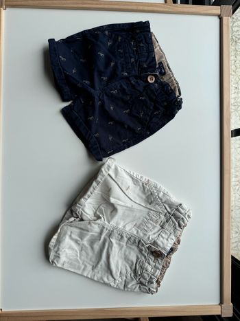 Lot 2 shorts 9 mois Kiabi beige et marine