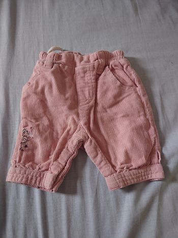 Pantalon velours 1 mois Kiabi - dressing trié par tailles