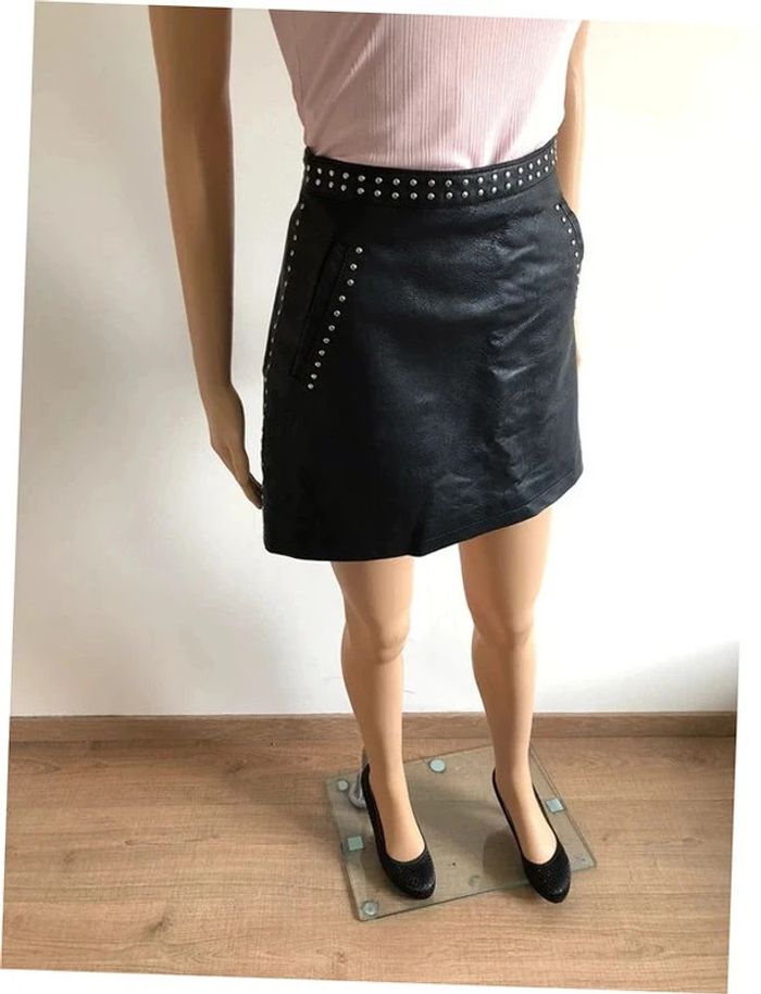 Jupe noire cloutée en simili cuir Astrid Black Label taille S jamais portée - photo numéro 2
