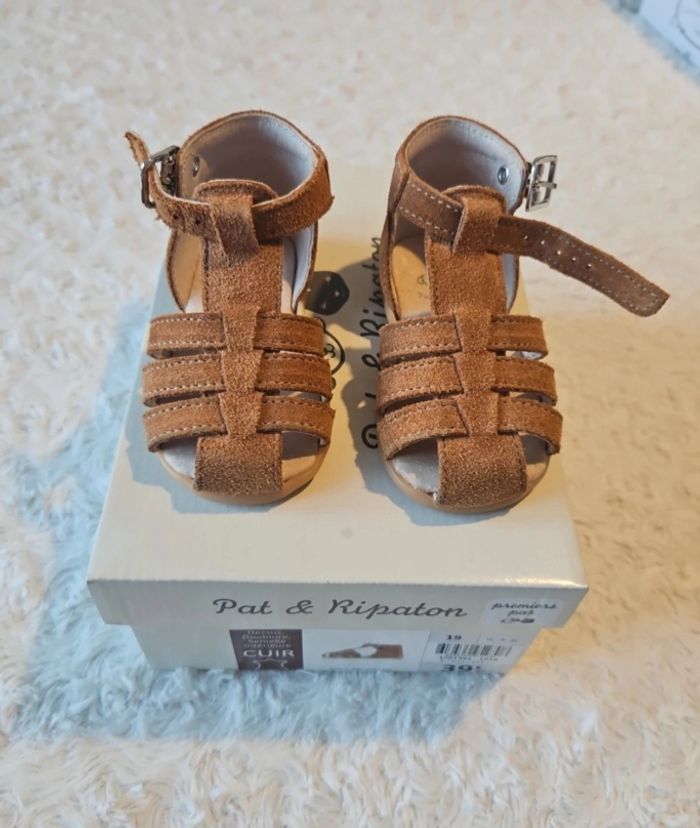 Chaussure premier pas bébé