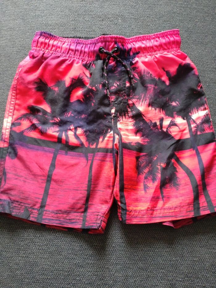 Short de bain Primark taille 7/8 ans