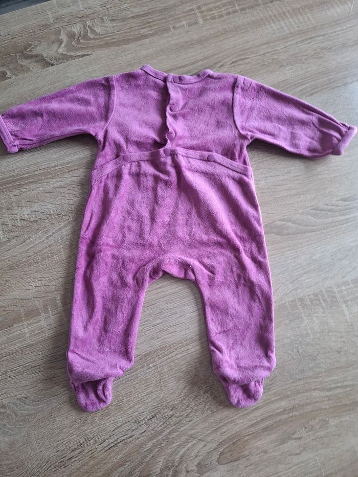 Jolie pyjama fille taille 3mois. Sans Marque. Très bon état - photo numéro 5