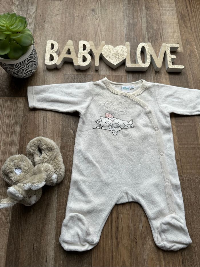 - Pyjama Disney - 1 mois - bon état, petite tache