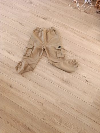 Pantalon cargo neuf 9 ans