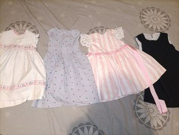 Lot de 4 robes pour fille
