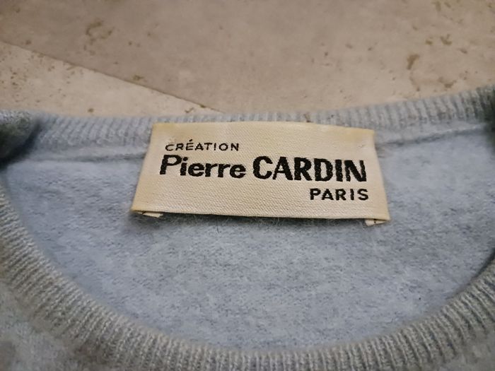 pull bleu ciel col rond Taille 36-38 Création Pierre Cardin Paris Très doux - photo numéro 3